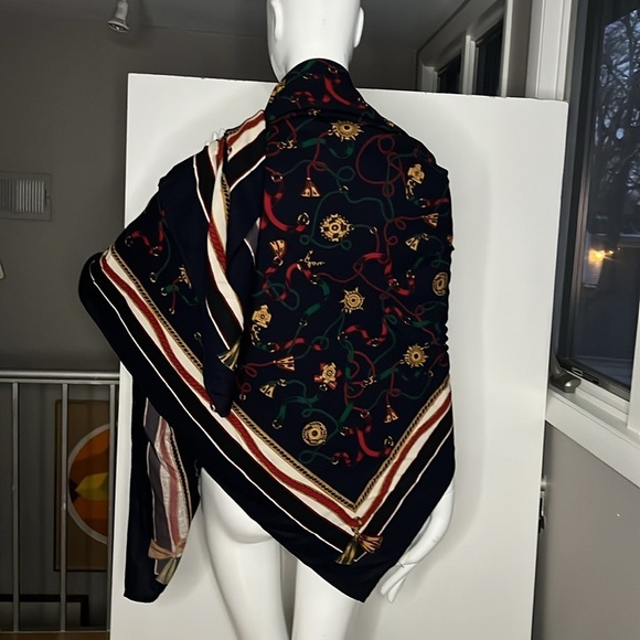 54” Square Evan Picone Soft Wool Oversized Shawl Wrap Rope Medallion Pattern - Picture 1 of 4